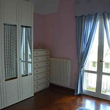 Sleeps 9 Pool Air Con Wifi Lequile