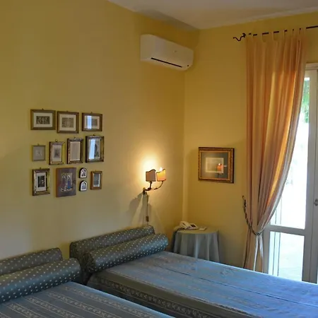 Sleeps 9 Pool Air Con Wifi فيلة