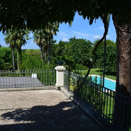 Sleeps 9 Pool Air Con Wifi Lequile