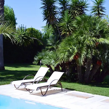 Sleeps 9 Pool Air Con Wifi
